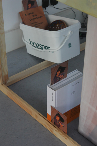 Kirsten Kötter: Kunst als Architektur einer freien Gesellschaft (installation view), Ausstellung 23.11.-14.12.2014, Kunstfabrik Darmstadt, ehemaliger Bahnhof Wixhausen