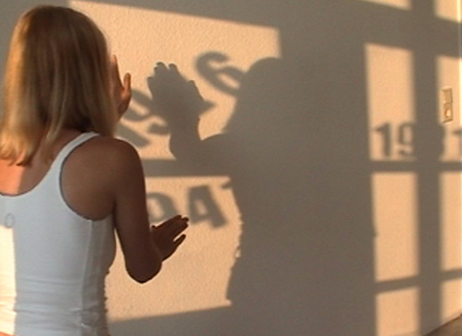"Wohnmaschine" (Unité d'Habitation), 2002, installation, projection 1:
  'Year dates' / 'Jahreszahlen', video (Kirsten Kötter)