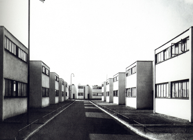 "Wohnmaschine" (Unité d'Habitation), 2002, installation, projection 2:
  'Built utopias' / 'Gebaute Utopien', architecture slides (Kirsten Kötter)