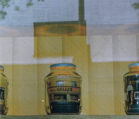 "Vom Kreislauf des Geldes" (Circulation of money), 
  installation by Kirsten Kötter, 
  exhibited at: "Dort" (There), 
  symposium for public art, Gießen 1998, 
  installation in the Sparkasse in the city of Gießen (detail)