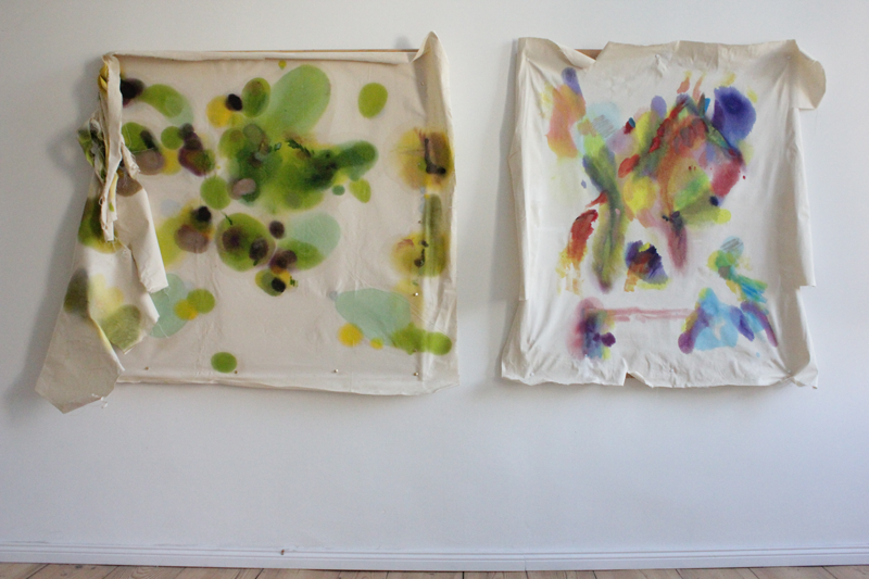 2017-06-12_gruen_2017-06-01_rot_fischteich_7269, painted textile on frame 100 &times; 100 cm (left), 83 &times; 100 cm, oil on fabric three-dimensional (Kirsten Kötter)